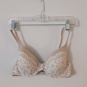 VS Body by Victoria perfect coverage. Pretty and feminine. 36B